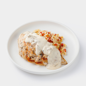 Куриная грудка с рисом, овощами и сливочно-грибным соусом, 290 г