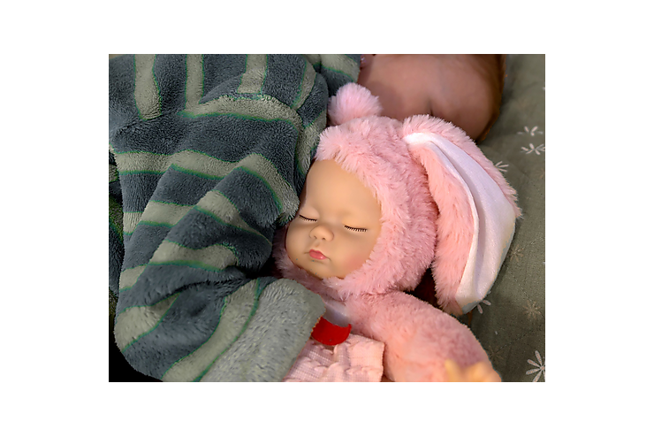 Спящий мальчик-зайчик в розовой шубке, 40 см (видео)