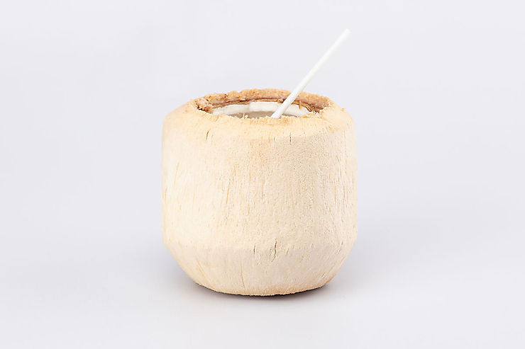 Очищенный кокос питьевой, с трубочкой