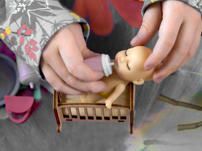 Куколка-сюрприз в съемной шапочке зверька, с бутылочкой, 8 см (видео)