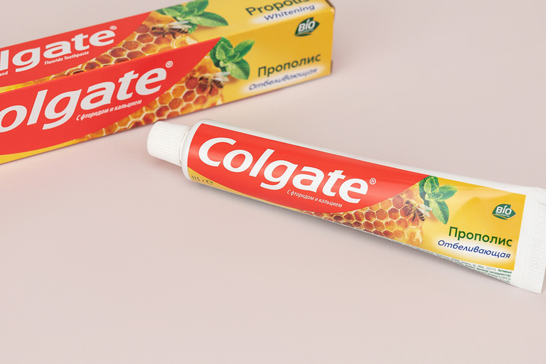 Зубная паста «Colgate» Отбеливающая Прополис, 75 мл