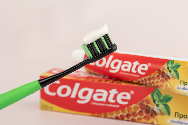 Зубная паста «Colgate» Отбеливающая Прополис, 75 мл