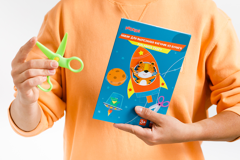 Набор для вырезания с безопасными ножницами