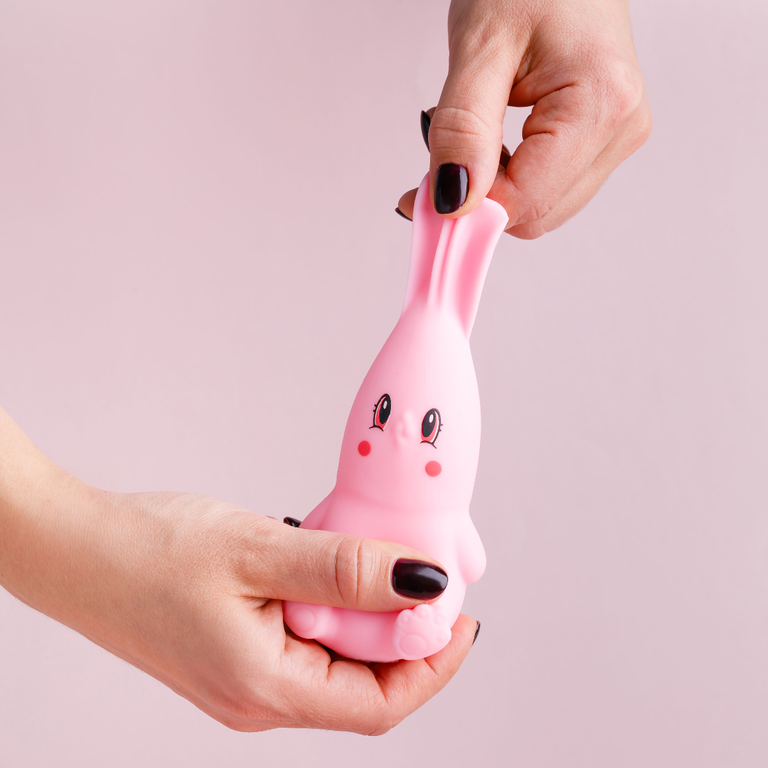 Игрушка-антистресс в виде зайки Игрушка-антистресс в виде зайки