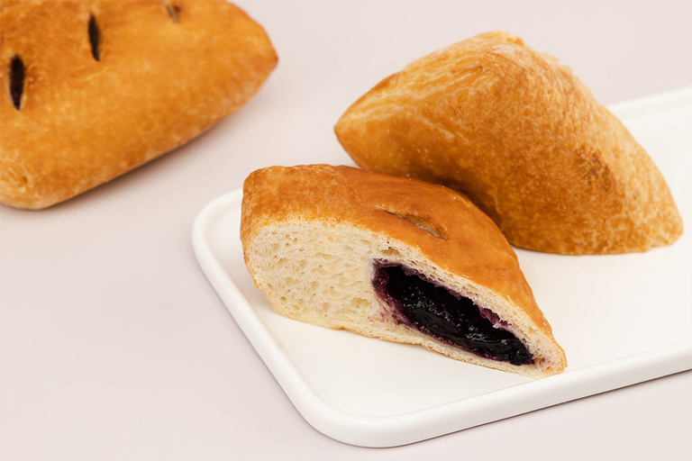 Слойка с черникой, 70 г Слойка с черникой, 70 г